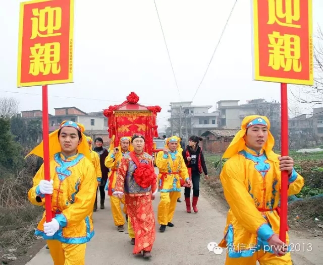 过门过门的意思是新娘由女家出门后正式踏入男家家门,拜见翁姑及男家